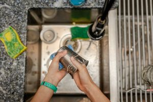 Як почистити посудомийну машину: фільтр, розбризкувачі й ущільнювачі — Покроковий практичний сценарій